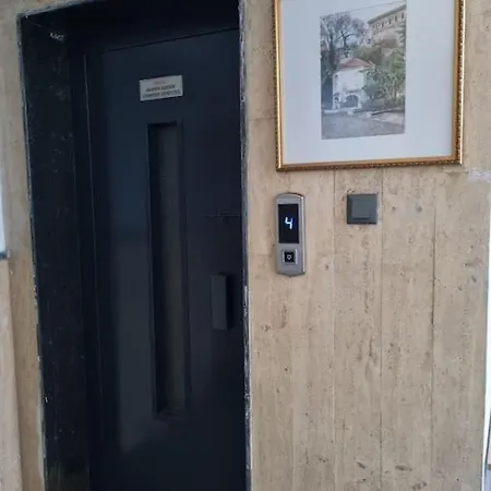 Royal Homes 401 Hotel