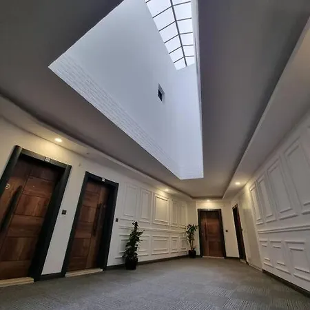Royal Homes 401 Отель